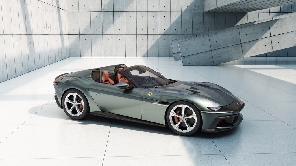 V12 Clash of Titans: Ferrari’s 812 Superfast and 12Cilindri